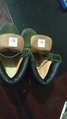 大部分都买黄色的 我觉得这个色好看点 快递还行不是很慢 大部分都买黄色的 我觉得这个色好看点 快递还行不是很慢