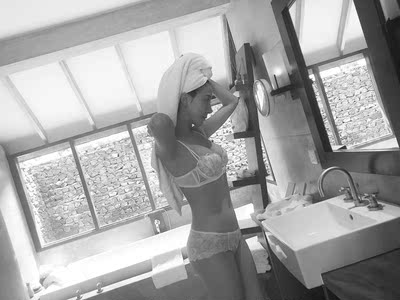 拿到立马试了下,美腻了,很仙。立马穿去度假了,特别好好穿,正品就是不一样,这质量一点都不贵。 拿到立马试了下,美腻了,很仙。立马穿去度假了,特别好好穿,正品就是不一样,这质量一点都不贵。