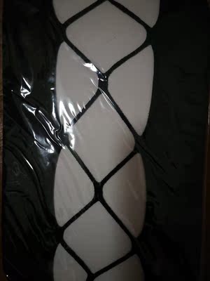 宝贝收到了，挺满意的，还有送小礼物