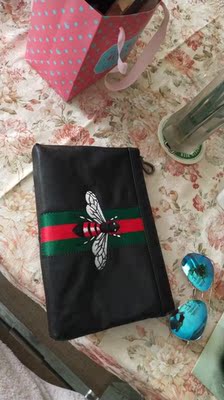 【揭秘】菲卡奴男包怎么样，质量很差是真的吗