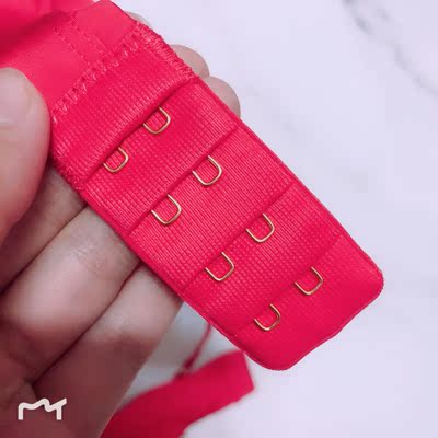 非常棒!材质很亲肤 罩杯里没有那种厚厚的大海绵是我喜欢的!红色颜色很正~没有色差 穿上后松紧适宜 很舒服 不错 非常满意~~ 非常棒!材质很亲肤 罩杯里没有那种厚厚的大海绵是我喜欢的!红色颜色很正~没有色差 穿上后松紧适宜 很舒服 不错 非常满意~~