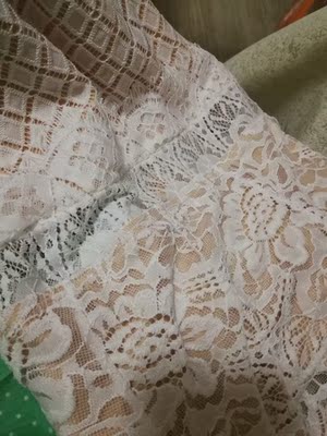 跟图片一样，很仙气的泳衣，就是肚子胖了点，胸不够大，只能穿中码了，这么便宜买到的泳衣，性价比很高了。