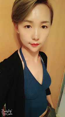 衣服是我想要的感觉,质量也很好,最主要是价钱美丽,别家的价格贵好多噢。准备再买一件黑色。对了我把肩带改成夸脖子的了。 衣服是我想要的感觉,质量也很好,最主要是价钱美丽,别家的价格贵好多噢。准备再买一件黑色。对了我把肩带改成夸脖子的了。