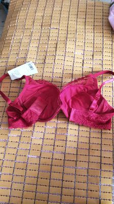 聚拢效果很好，颜色也漂亮，很喜欢！