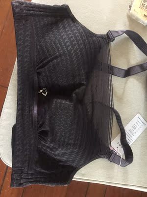 第一次买的时候没有跟客服沟通，直接买了80B的铁塔款，发现有点小。跟客户沟通后换成这个。客服态度非常好。五分好评。（就是换货没有运费险只能自理）。以后还会光顾的。