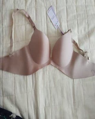 我在公-众-呺嗖:S H K 779 太划算了。。。才9.9,,,。。。快去令晚了没有哦。。。。。买过好几个这家的胸罩了,穿起很舒服,肩带不会掉,也不会往上爬。现在我以前买的胸罩都没穿了,以后就在她家买了。真的是物超所值!实惠又好穿!开心开心??还有啊,多说一句,快递特别给力! 内衣真的不错 手感挺好 颜色好看 薄厚正好 无钢托穿着舒服 还想买个黑色 宝贝很漂亮,面料丝滑透气,穿着舒服。开始没听店家建议的型号,结果宝贝穿上不合身,跟店家沟通后,很快新就换回我很满意的宝贝了。由于店家很贴心地服务,才有这次愉快的购物。另外,快递很快,天气炎热,道一声:你们辛苦了。下次还会来店家购物的。 宝贝不错以后买文胸就你家了,聚拢又舒适贴心又细心瞧瞧送的加长扣和香包真是舒心,我是个懒人买东西不是特满意的话就不爱评价所以姐妹们不用费神去找哪家店了这家店买了一定不会后悔,内衣面料很舒服,孕期穿也很舒服哦,聚拢效果也不错,不犹豫再回购一套黑色还行,标准码,质量也挺好的,这个价值比实体店便宜,本来买一件的,但两件更实惠,所以购了两件,满意的一次购物,下次还要介绍朋友来。 我在公-众-呺嗖:S H K 779 太划算了。。。才9.9,,,。。。快去令晚了没有哦。。。。。买过好几个这家的胸罩了,穿起很舒服,肩带不会掉,也不会往上爬。现在我以前买的胸罩都没穿了,以后就在她家买了。真的是物超所值!实惠又好穿!开心开心??还有啊,多说一句,快递特别给力! 内衣真的不错 手感挺好 颜色好看 薄厚正好 无钢托穿着舒服 还想买个黑色 宝贝很漂亮,面料丝滑透气,穿着舒服。开始没听店家建议的型号,结果宝贝穿上不合身,跟店家沟通后,很快新就换回我很满意的宝贝了。由于店家很贴心地服务,才有这次愉快的购物。另外,快递很快,天气炎热,道一声:你们辛苦了。下次还会来店家购物的。 宝贝不错以后买文胸就你家了,聚拢又舒适贴心又细心瞧瞧送的加长扣和香包真是舒心,我是个懒人买东西不是特满意的话就不爱评价所以姐妹们不用费神去找哪家店了这家店买了一定不会后悔,内衣面料很舒服,孕期穿也很舒服哦,聚拢效果也不错,不犹豫再回购一套黑色还行,标准码,质量也挺好的,这个价值比实体店便宜,本来买一件的,但两件更实惠,所以购了两件,满意的一次购物,下次还要介绍朋友来。