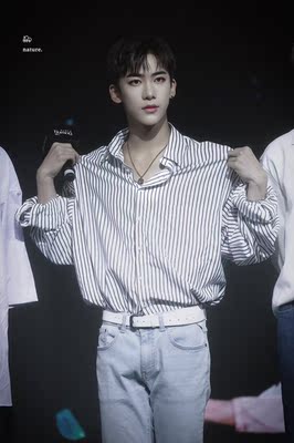 衣服收到了很喜欢哟 穿上很舒服 太帅气了满意  有两家店买的一样这个还比那家的便宜点 啦啦啦啦 穿上酷酷的