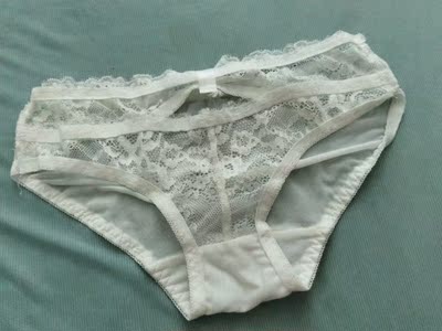 【购物评论】荷韵阁的内衣很棒..价格实惠..设计时尚..质量好..各种蕾丝前扣美背文胸...600多款任你选..已经在这家店买过很多次内衣..每次发朋友圈朋友们都说好看..表示想买..内衣就选荷韵阁你值得拥有..