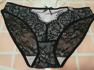 蕾丝很细致，好看的，但是可能买大了一点，有一点点松不贴身