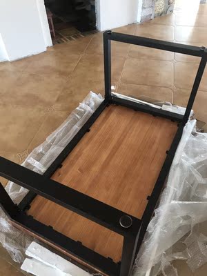 很满意,定做加宽的桌子。桌板特别厚,质量超好。颜色基本没有色差,安装简单,就是没有电动拧螺丝的工具,用手拧真的需要大力气。 很满意,定做加宽的桌子。桌板特别厚,质量超好。颜色基本没有色差,安装简单,就是没有电动拧螺丝的工具,用手拧真的需要大力气。