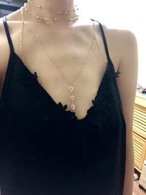 平胸戴也好看，把普通的裙子变得高级了很多，哈哈