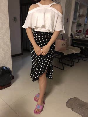 非常满意 真的不会掉哦 夏天穿漏肩的衣服美美的 再也不担心胸罩带的问题了 物美价廉 美女们快快买起来