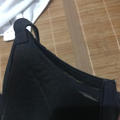 连星我都不想给真垃圾！买了不到一个月穿都没有穿几次就出现严重脱胶找客服半天不理人，理人就说是不是勾的。也不给解决 就知道推卸责任 我又不干嘛 明明就是质量问题 说一句我们下次注意那么难吗 别人家的内衣都可以机洗不坏 怎么你们家就那么垃圾 标签上面也没有注明不可机洗啊