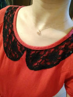 比朋友圈里那些代购给的价格优惠多了，也是正品，送老婆的七夕礼物，她很喜欢，客服态度也很好，中间出了些小插曲，客服给很负责的解决了!总之，绝对好评