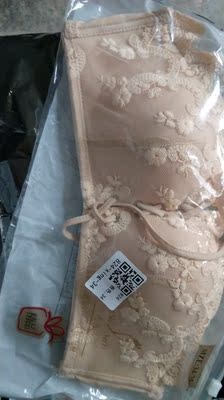 非常满意，客服态度非常好，之前买的35元的没货了，客服直接给换了39元的，还送了裹胸，真挺好。不光如此，质量也是没话说，非常柔软，花边做的很好😍给赞👍