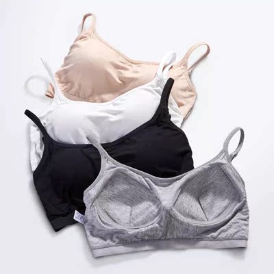 是纯棉的 大小也刚刚好合适 价格也很便宜 这两天天气热 穿出去比较透气 运动的时候最适合这种了 也没有什么束缚感 真的是很棒 买了两件替换着穿 挺好的 穿过这个夏天就扔掉 也不会心疼