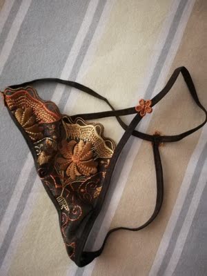 穿上挺性感，她的身材正合适，如果能改成绑带的那种就更完美了