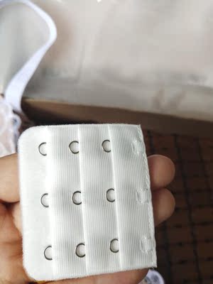 宝贝收到了，试穿了之后才来评价的，蕾丝摸起来很舒服，料子很好，还有透气小孔，穿起来很舒服，有聚拢效果，很满意的一次购物，以后还会再来的。