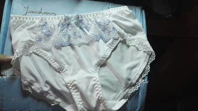 质量一般 很好看 价格在这里 质量凑合