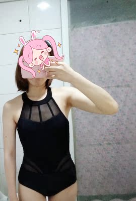 换泳衣，从来没有尝试过连体的，一是胸小，二是觉得不好穿。这件泳衣完全搞定了这些担忧，意外的很舒服很好穿。穿起来的感觉也不错，黑色还显白遮肉，喜欢喜欢，超赞！