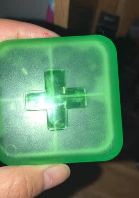 物品收到打开后很惊喜，还送了随身携带的药盒，味道正宗，颜色很正，是正品，吃完再来回购。