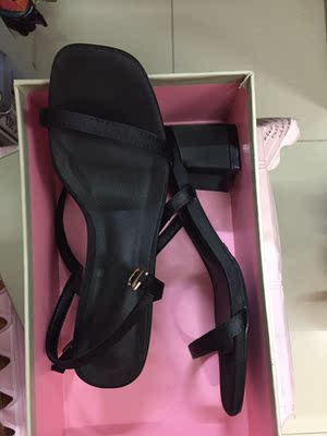 右脚有点松，走路还算稳