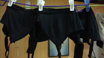 洗了,有点掉色,不过应该没问题,摸起来很舒服的料,穿起来也还合适,性价比还可以吧,好评了,等穿一段时间再决定要不要回购 洗了,有点掉色,不过应该没问题,摸起来很舒服的料,穿起来也还合适,性价比还可以吧,好评了,等穿一段时间再决定要不要回购