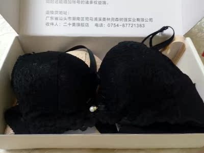 样子挺好看的，罩杯稍微有点偏小，不过还可以啦，喜欢黑色，好看，要是扣子加宽成四排的就更好了