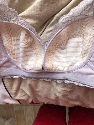 内衣非常好,客服也特别敬业,原先量胸围出现了一点误差,导致买错了号,客服也及时处理了,这个内衣建议买大一号,穿着会没有束缚感,如果按正常的码数买的话,可能会有点小紧,这个内衣挺好的,就是价格有点小贵 内衣非常好,客服也特别敬业,原先量胸围出现了一点误差,导致买错了号,客服也及时处理了,这个内衣建议买大一号,穿着会没有束缚感,如果按正常的码数买的话,可能会有点小紧,这个内衣挺好的,就是价格有点小贵