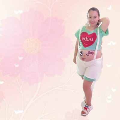 衣服收到了，有一种淡淡的香味，立马让老公帮我拍了，30周了，去摄影店拍太累太辛苦啦。就让老公在家帮我拍了，然后自己后期又抠图换上其它背景，效果很好，特别好看。大爱。