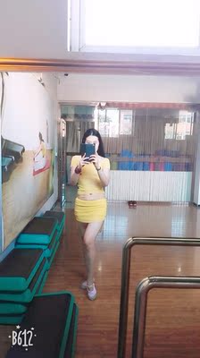 一共买了五件不同颜色,面料透气,质量好,衣柜里都是华丽独秀的各式舞蹈服了 一共买了五件不同颜色,面料透气,质量好,衣柜里都是华丽独秀的各式舞蹈服了