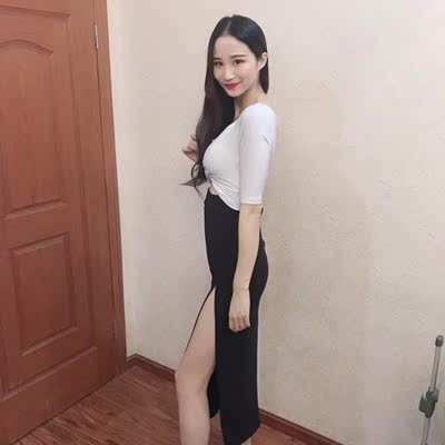 衣服很收身，显身材，质量好，满意的一次购物，谢谢卖家，给你个赞。