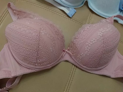 色差很明显 根本就不是那种淡粉色 哎 无语了真的是