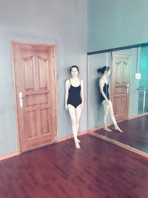 衣服的质量非常好,很适合做各种舞蹈练功服比如芭蕾肚皮舞,空中瑜伽,好喜欢的一款,打算在购买一件其他颜色,店家服务也很好快递很快 衣服的质量非常好,很适合做各种舞蹈练功服比如芭蕾肚皮舞,空中瑜伽,好喜欢的一款,打算在购买一件其他颜色,店家服务也很好快递很快