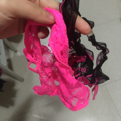 黑色的很好看，洗了，都没有褪色，玫红色的颜色比较艳一些，都很性感，喜欢