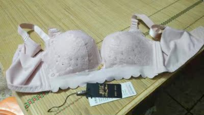 还没穿，线头多，做工一般般