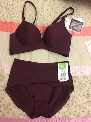 配套买的 短裤无痕不错