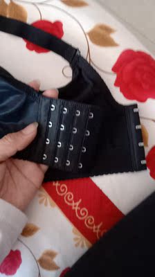 很满意，买了好几次了，依旧是那么好！薄薄的一点也不闷，穿着很舒服！