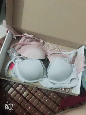 很不错的样子。小胸拯救者,特别棒。很合适。很少买到这么合适的内衣。这个还挺聚拢的。很喜欢。以后内衣就你家了 很不错的样子。小胸拯救者,特别棒。很合适。很少买到这么合适的内衣。这个还挺聚拢的。很喜欢。以后内衣就你家了