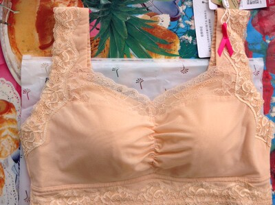 老客户。每次购买都是非常满意的购物。每次的赠品都是多多的。超喜欢。