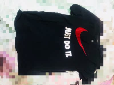 衣服很满意，质量和实体店一样非常好,衣服样式很喜欢，完全超出期望值，比实体店便宜40元发货速度非常快，包装非常仔细、严实，物流公司服务态度很好，运送速度很快，很满意的一次购物........................