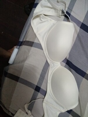 一回家就立马打开试穿 盒子装着的 穿着很舒服 挺软的 已经洗干净晒了