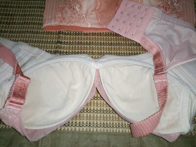 第一次买这家的内衣,很舒服,很好穿,收副乳也很聚拢,很满意。 第一次买这家的内衣,很舒服,很好穿,收副乳也很聚拢,很满意。