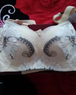 小主们！非常实用的价格。添加卫V星X；工众号 最好省钱，买的，很便宜，相当划算。质量棒棒哒！挺满意的一直穿的是这个牌子的，感觉还不错，应该是正品，这款穿起来还是比较舒服的还不错，真的是没有海绵的，以后就在你家买了