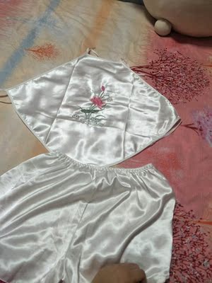 还不错,好评,挺性感,晚上睡觉穿着吹空调风扇的肚子不着凉。逛了好几家,这个好看点,实惠。 还不错,好评,挺性感,晚上睡觉穿着吹空调风扇的肚子不着凉。逛了好几家,这个好看点,实惠。