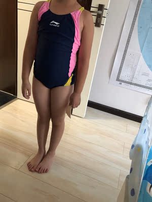 宝贝不错，看过很多款式，这款简单利落，适合孩子学游泳