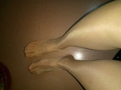 非常喜欢这款丝袜,穿上去很贴身舒服,很透气,脚尖透明的,很有弹性,配上高跟鞋真的性感无比。值得拥有,美哒哒的丝袜。下次一定再光临本店。 非常喜欢这款丝袜,穿上去很贴身舒服,很透气,脚尖透明的,很有弹性,配上高跟鞋真的性感无比。值得拥有,美哒哒的丝袜。下次一定再光临本店。