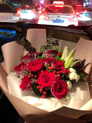 很好看，修身显瘦，不止一次在这里买衣服了，都挺满意，质量也不错