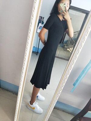 质量很好，穿起来超级舒服的，好看而且显瘦！！！