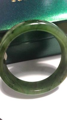 吐槽求鉴定!红酥手和田玉手镯怎么样,属于什么档次,是真假